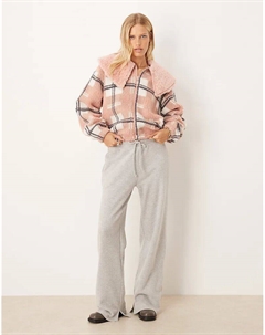 Флисовая кофта на молнии с воротником из искусственного меха в розовую клетку Asos design