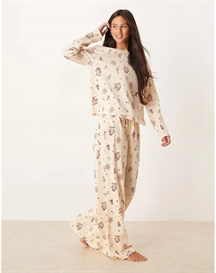 Пижамный комплект из топа с длинными рукавами и брюк с рождественским принтом кремового цвета Asos design