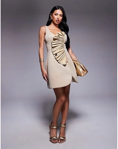 Мини-платье премиум-класса на одно плечо с плиссированным веером и золотистой фурнитурой из камня из ткани в стиле «скуба» Asos design