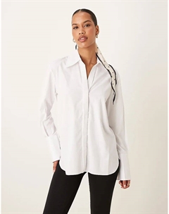 Рубашка с длинными рукавами и закругленным подолом белого цвета Mango