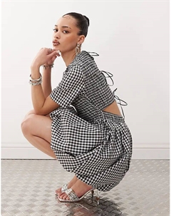 Мини-платье с баской, присборенным лифом и завязками на спине, в однотонную клетку виши Amy lynn