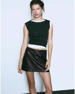 Мини-юбка с эффектом кожи, черного цвета Stradivarius