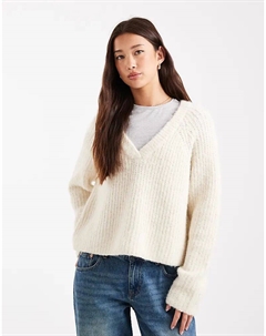 Мягкий пушистый трикотажный джемпер с V-образным вырезом кремового цвета Vero moda