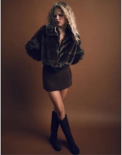 Куртка-бомбер из искусственного меха на молнии коричневого цвета Stradivarius