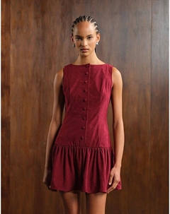 Мини-платье с заниженной талией, вельветовым вырезом и застежкой на пуговицы, насыщенного вишневого цвета Asos design