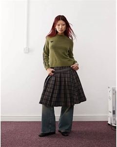 Вязаный свитер с рукавами реглан цвета хаки с контрастным жаккардовым сердечком и полоской Monki