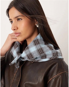 Стеганый треугольный шарф в клетку синего и шоколадно-коричневого цветов Asos design