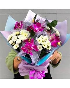 Букет с хризантемами и орхидеей Podarok – ideal там, где рождаются улыбки