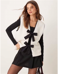 Жилет из искусственного флиса с бабочкой кремового цвета Asos design