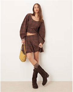 Мини-юбка с объемными деталями в коричневую клетку Asos design