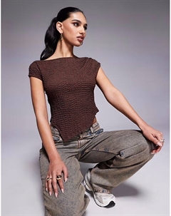 Текстурированный топ с открытыми плечами и асимметричным подолом коричневого цвета Asos design