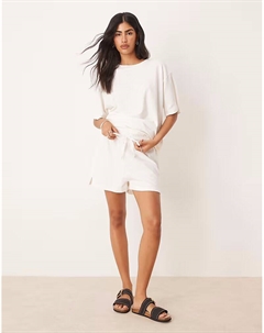 Короткие трикотажные шорты кремового цвета Asos design