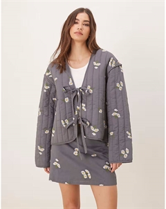 Стеганая куртка с вышивкой и завязкой спереди серого цвета Asos design