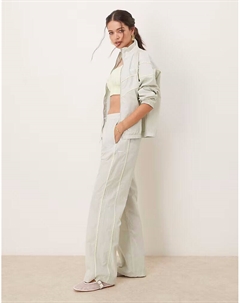 Спортивные брюки Windrunner серебристого цвета Nike