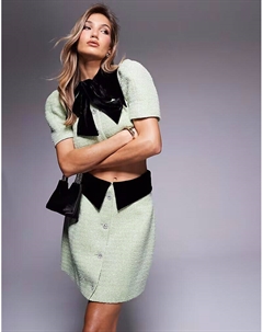 Мини-юбка из букле и бархата с декоративными пуговицами оливкового цвета Asos luxe