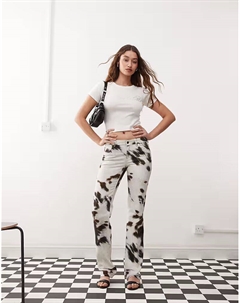 Брюки с заниженной талией прямого кроя с принтом коровы Weekday