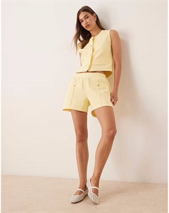 Короткие шорты с застежкой на пуговицах цвета кокосового молока Asos design