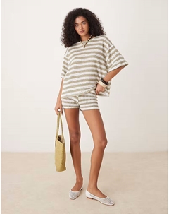 Трикотажные шорты в оливково-кремовую полоску Asos design