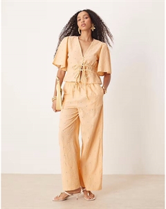 Брюки-комбинезон с цветочной вышивкой абрикосового цвета Asos design