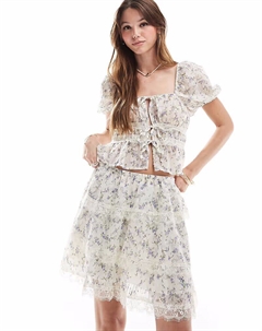 Мини-юбка с кружевной отделкой и кремовым цветочным принтом New look