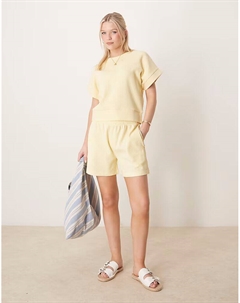 Удлиненные вафельные шорты лимонного цвета Asos design