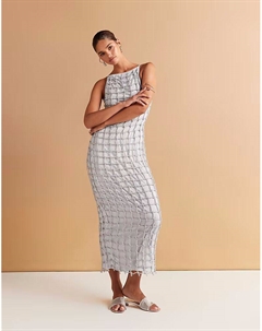 Платье макси с вырезом-лодочкой и отделкой макраме серебристого цвета Asos design