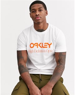 Белая футболка с оранжевым логотипом Oakley