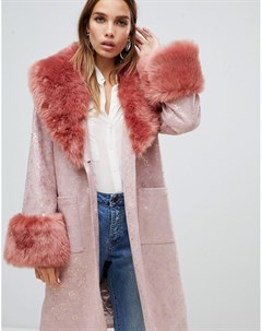 Розовое oversize пальто с цветочным узором с эффектом металлик и отделкой искусственным мехом Розовы Dolly & delicious