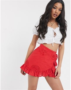 Красная мини юбка с вышивкой ришелье и оборками Missguided
