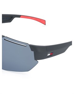 Массивные солнцезащитные очки с затемненными линзами Tommy hilfiger