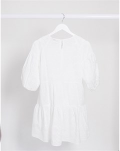 Белое платье мини с вышивкой ришелье Stradivarius