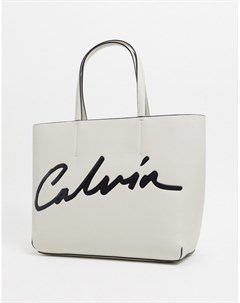 Светло бежевая сумка тоут с логотипом Calvin klein
