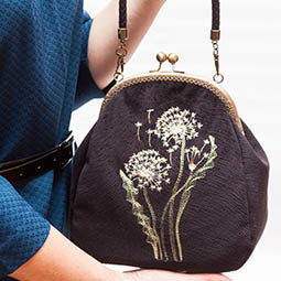 Элегантные вещи: сумка с фермуаром и женский труакар